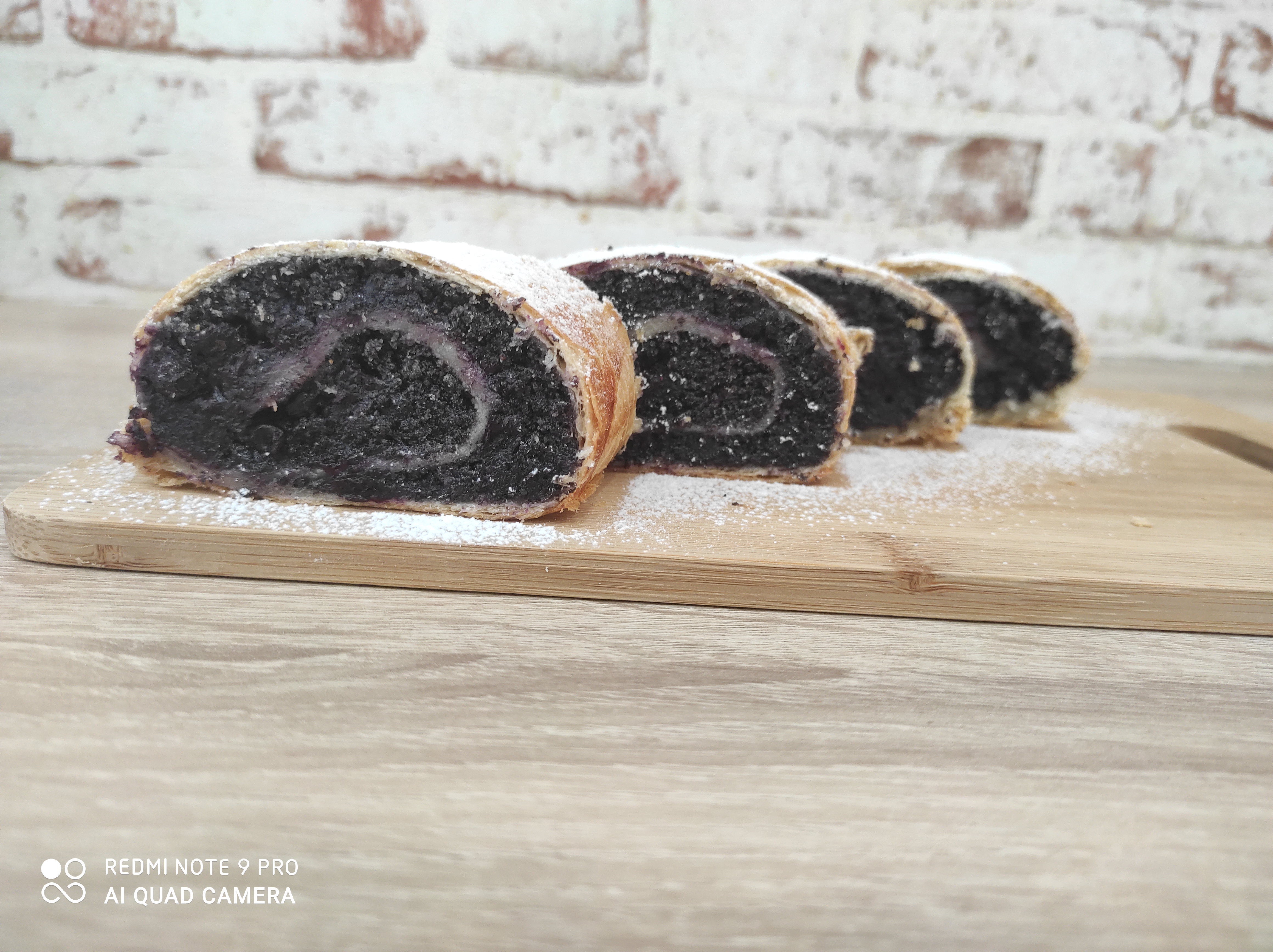Makovo-čučoriedková 1,200g (celá noha, štrúdla s lístkového cesta)