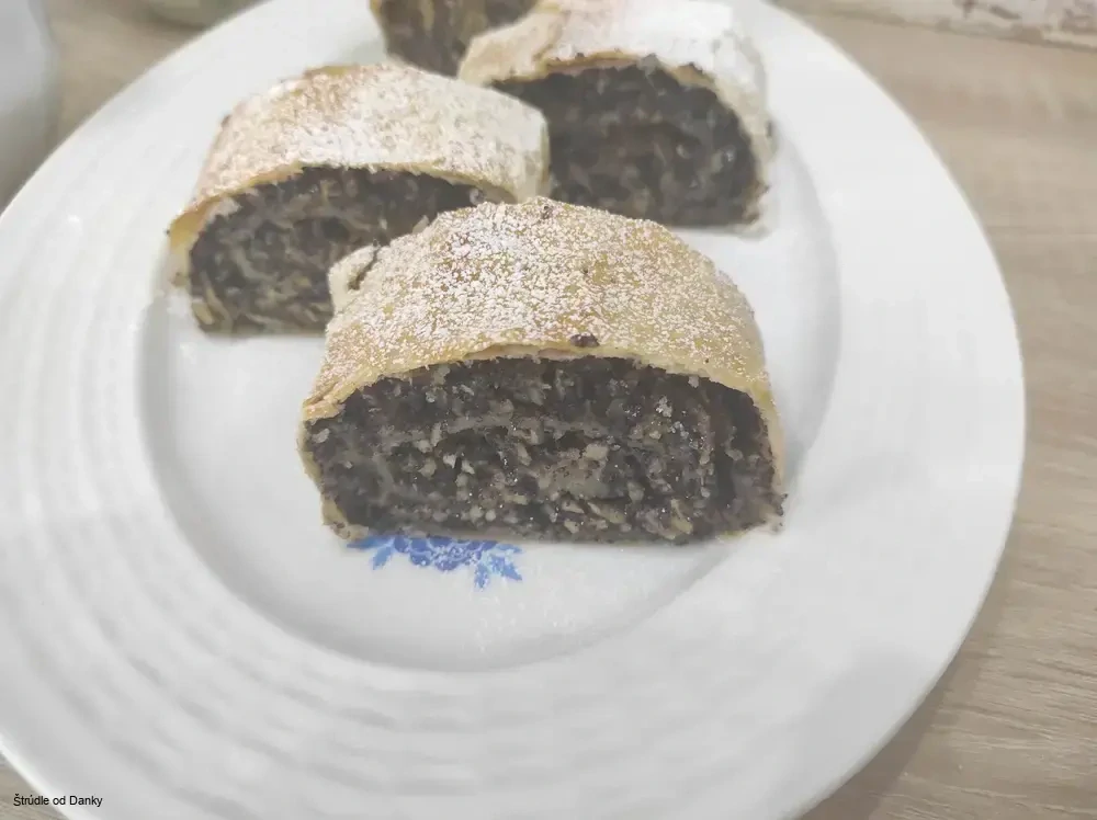 Makovo-jablková 1,200g (celá noha,štrúdla s lístkového cesta)