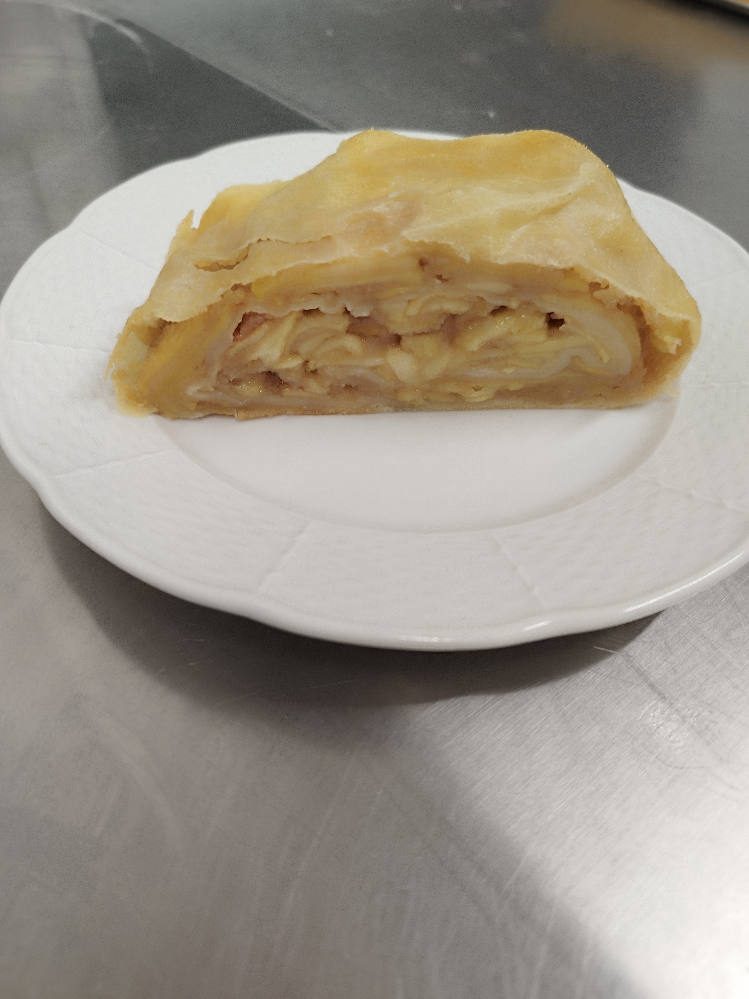 Jablková štrúdla 130g ( Štrúdla s ťahaneho cesta)
