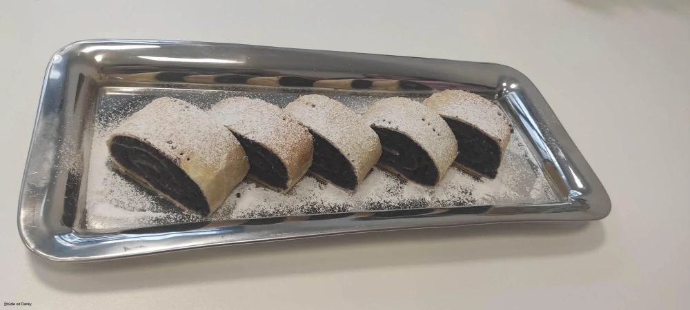 Makovo-čučoriedková 1,200g (celá noha, štrúdla s lístkového cesta)