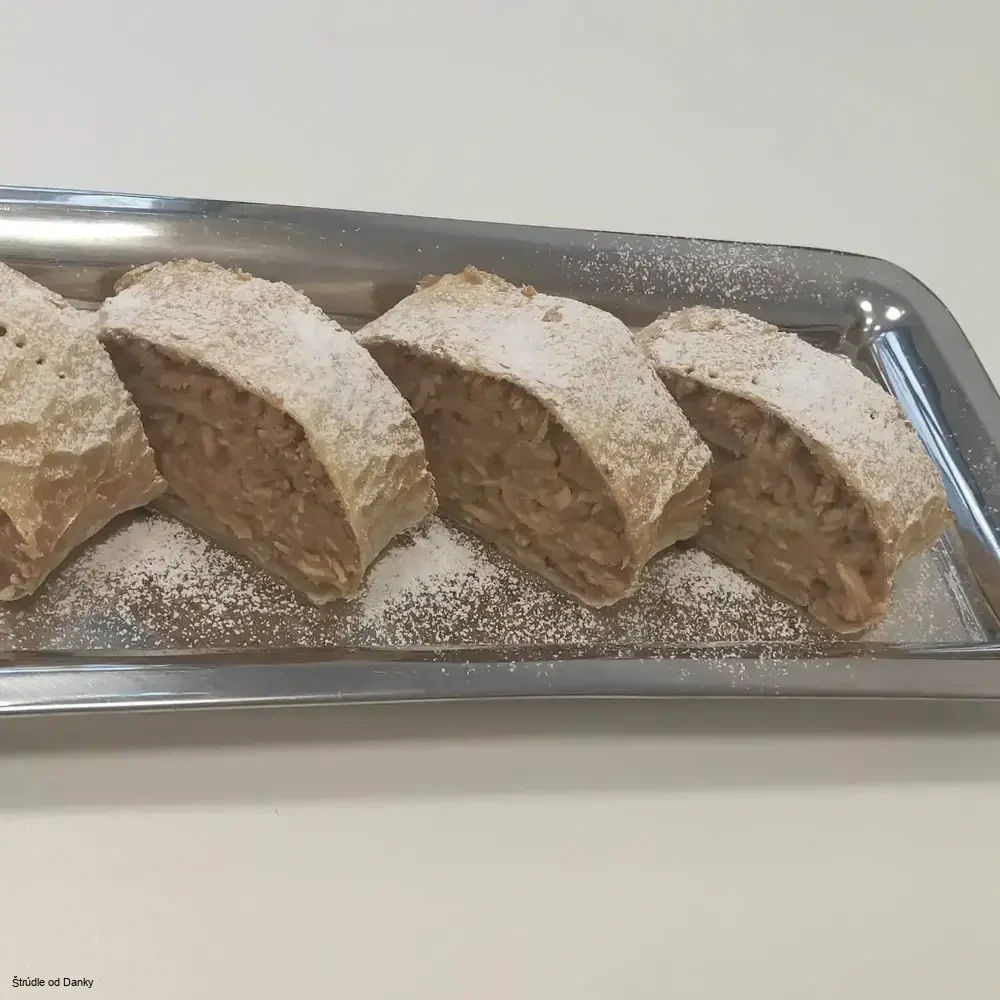 Jablková štrúdla 1,600g (celá noha ,štrúdla s lístkového cesta)