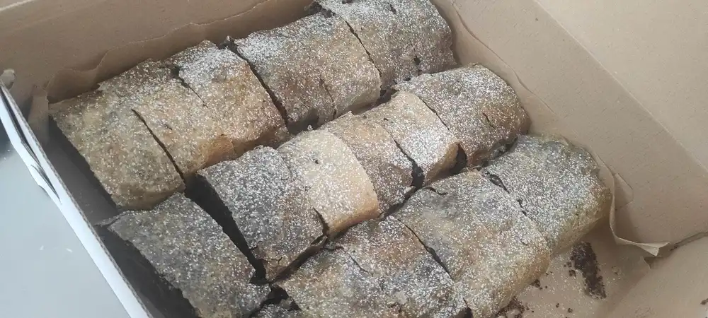 Makovo-višňová štrúdla 85g ( Štrúdla s ťahaneho cesta)