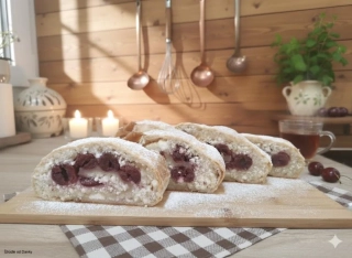 Tvarohovo-višňová 1,800g (celá noha, štrúdla s lístkového cesta)